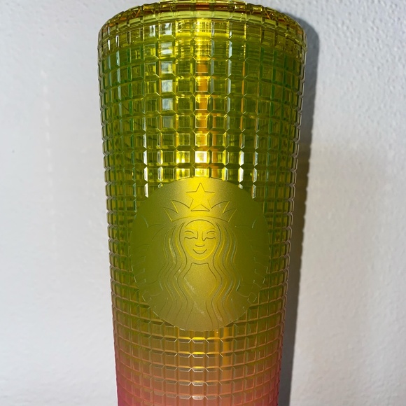 NWT Starbucks Strawberry Lemonade Grid 24oz Venti Tumbler Yellow Pink - Picture 2 of 4
